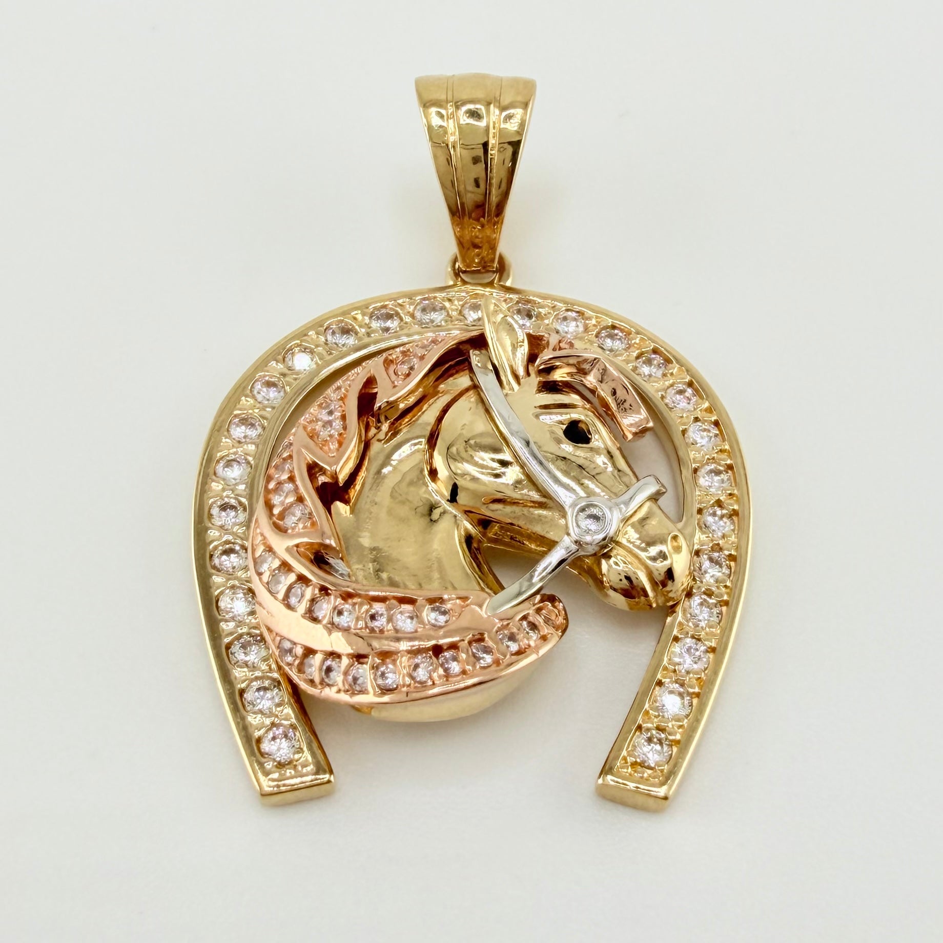 Dije Herradura Caballo 8.75gr / 3.4cm / Tres Oros 18K *