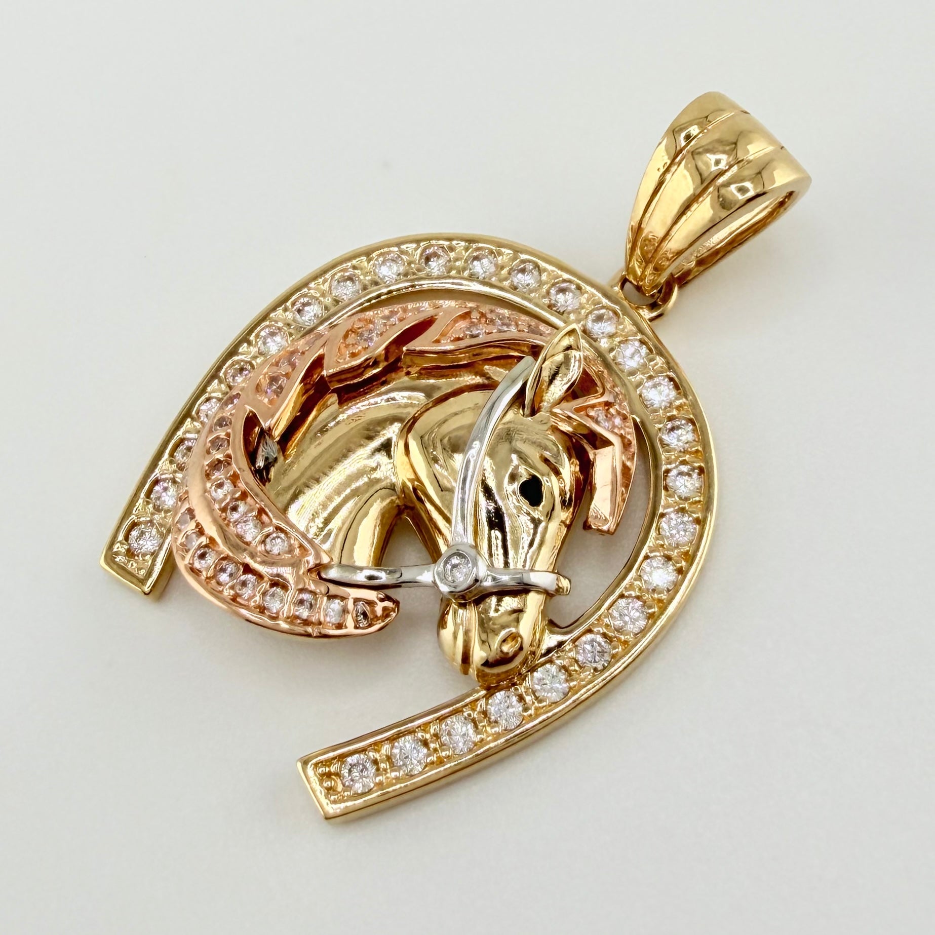 Dije Herradura Caballo 8.75gr / 3.4cm / Tres Oros 18K *