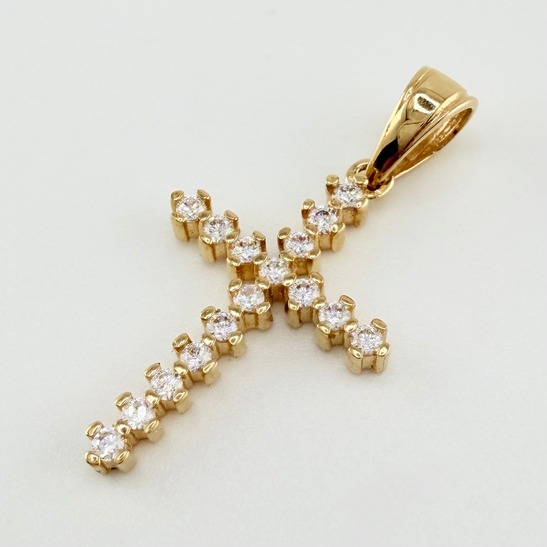 Dije Cruz 1.7gr / 3cm / Oro Amarillo 18K ©
