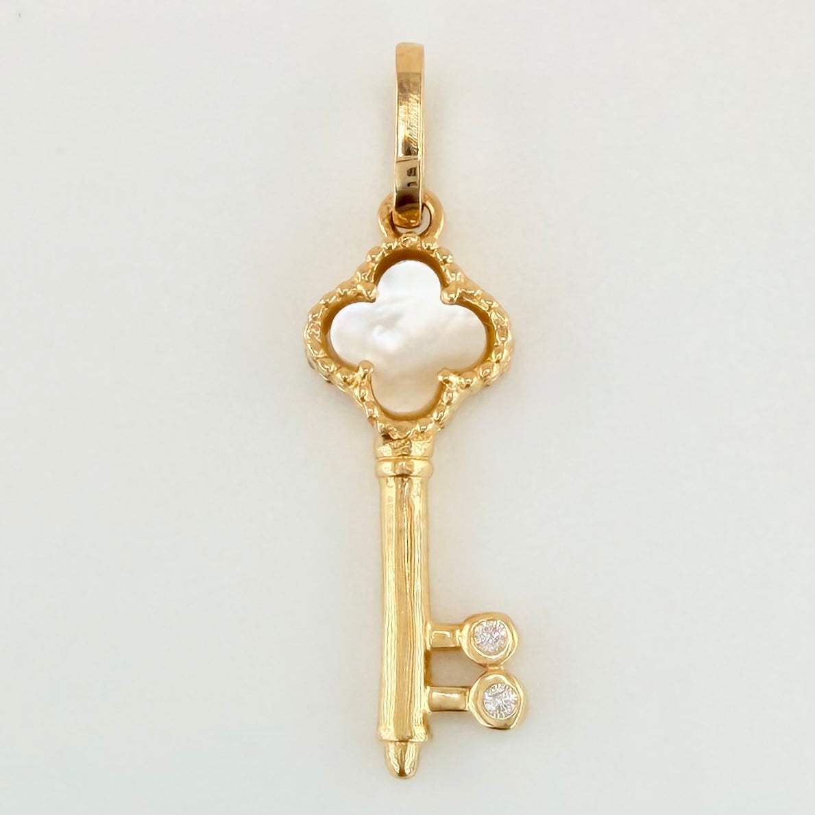 Dije Llave Trebol 1.4gr / 2.9cm / Oro Amarillo Nac.Esp. 18K *