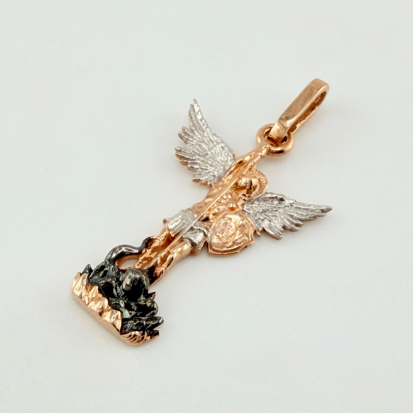 Dije San Miguel Arcangel 1.7gr / 2.7cm / Dos Oros Blanco Rosa 18K *