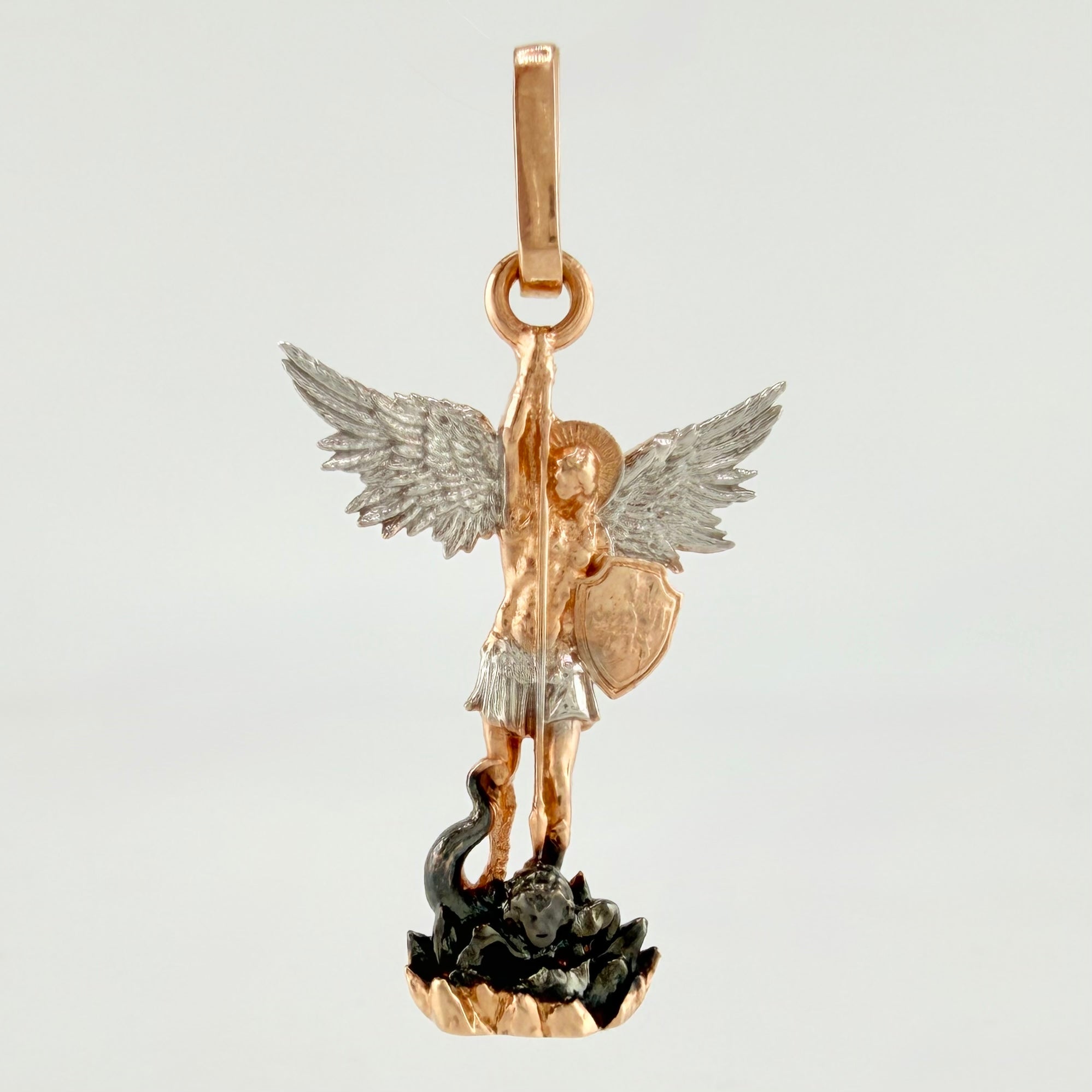 Dije San Miguel Arcangel 1.7gr / 2.7cm / Dos Oros Blanco Rosa 18K *