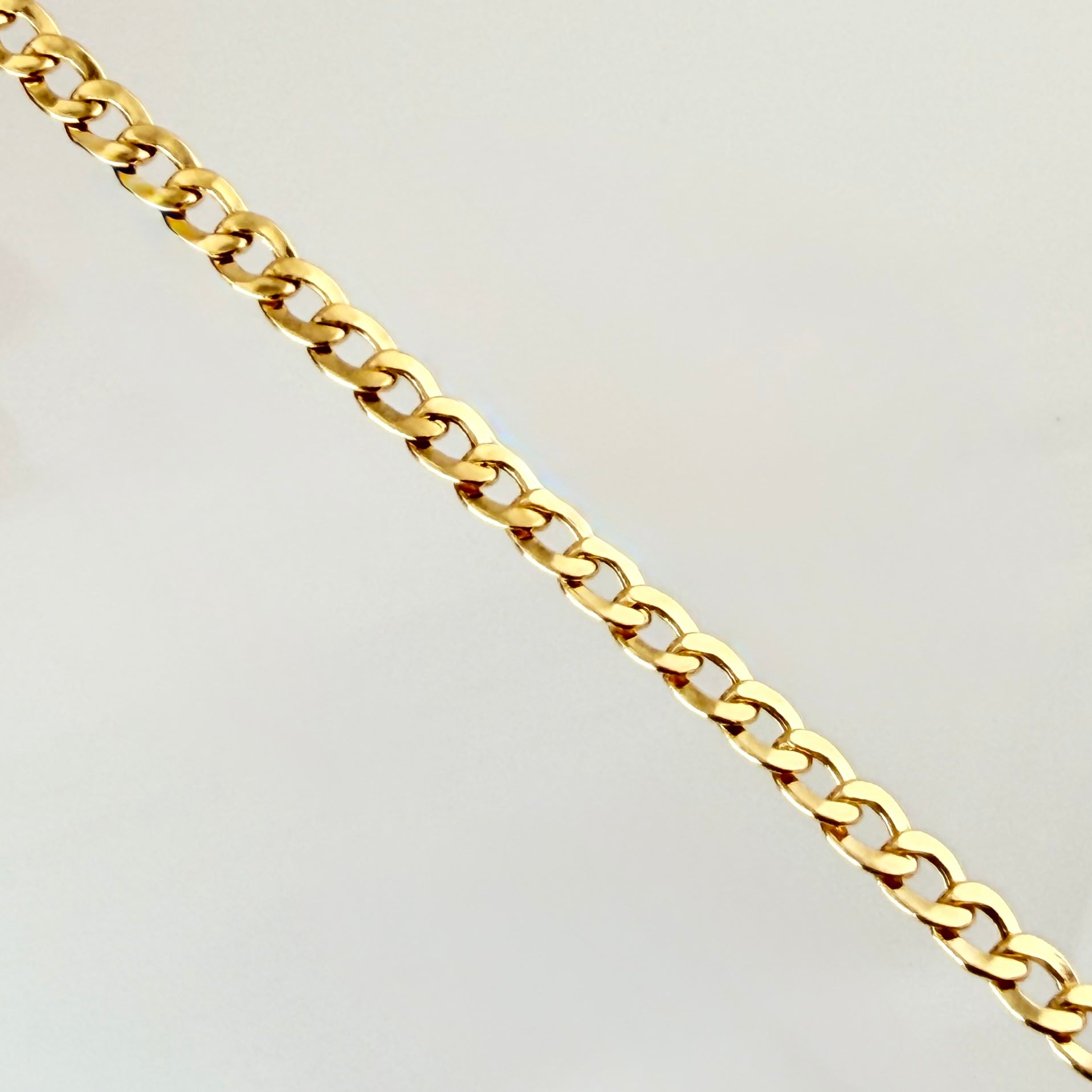 Cadena Cubana 4.75gr / 70cm / 2.3mm Oro Amarillo +1 18K *