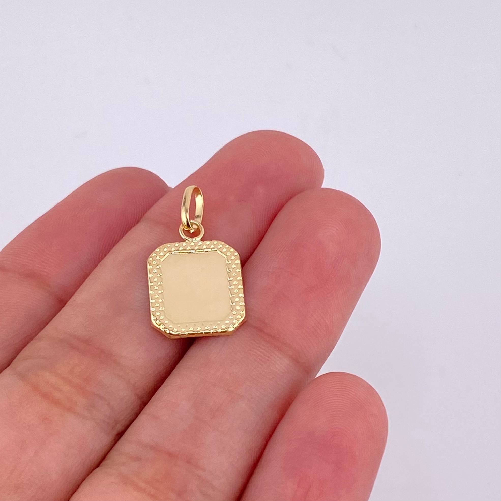 Dije Placa Marco Bordeado 0.6 g / 2 cm Oro Amarillo 18K