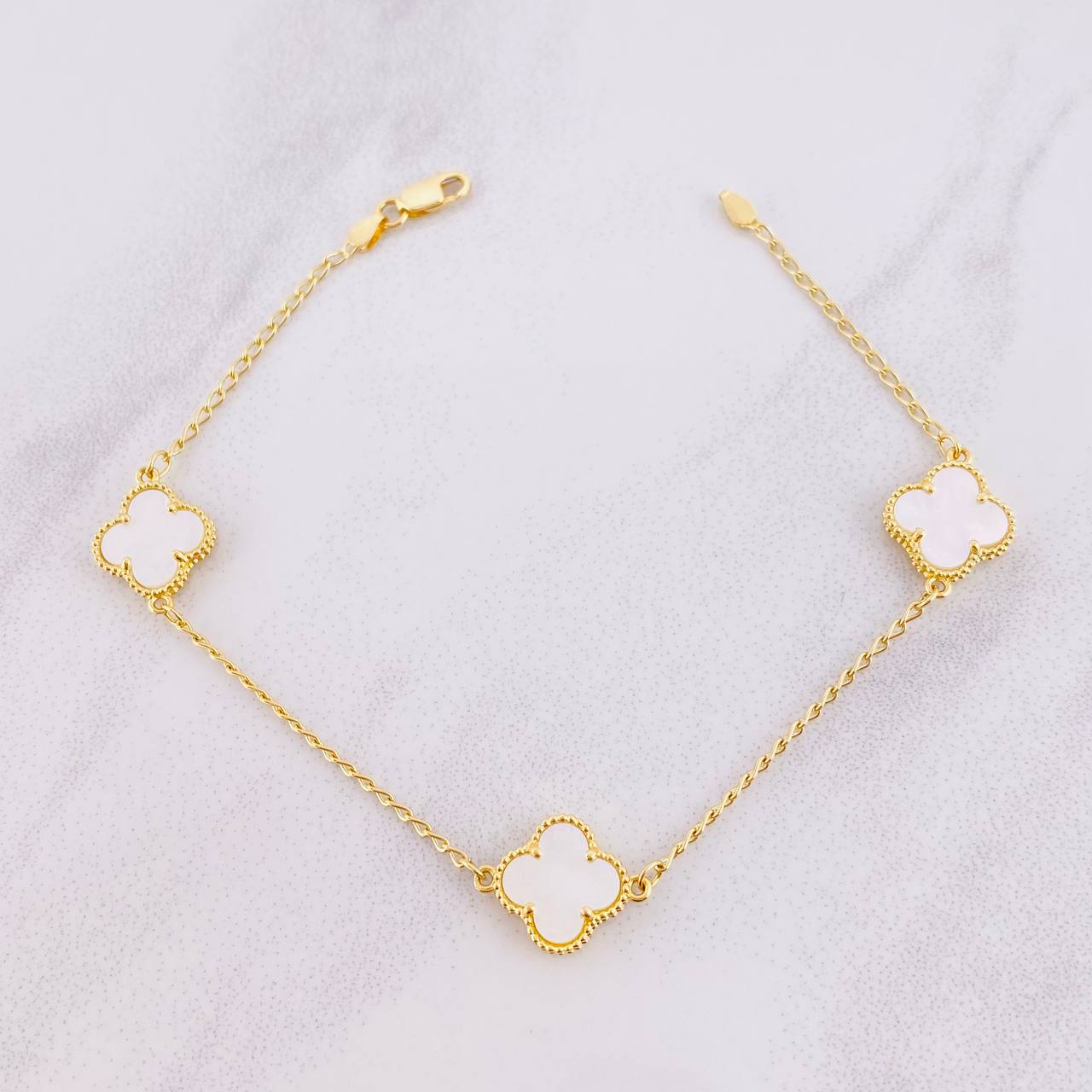 Pulso Espiga Trébol Nácar 4.6g / 19.4cm / 1.5mm Oro Amarillo 18K