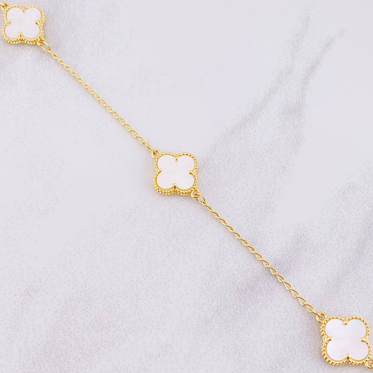 Pulso Espiga Trébol Nácar 4.45g / 18.6cm / 1.5mm Oro Amarillo 18K