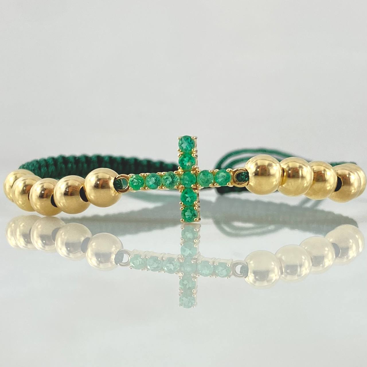 Pulsera Verde Herraje Cruz 2.3gr / 5mm Bolas Lisas 10und Esmeralda 33pts Oro Amarillo 18K ©