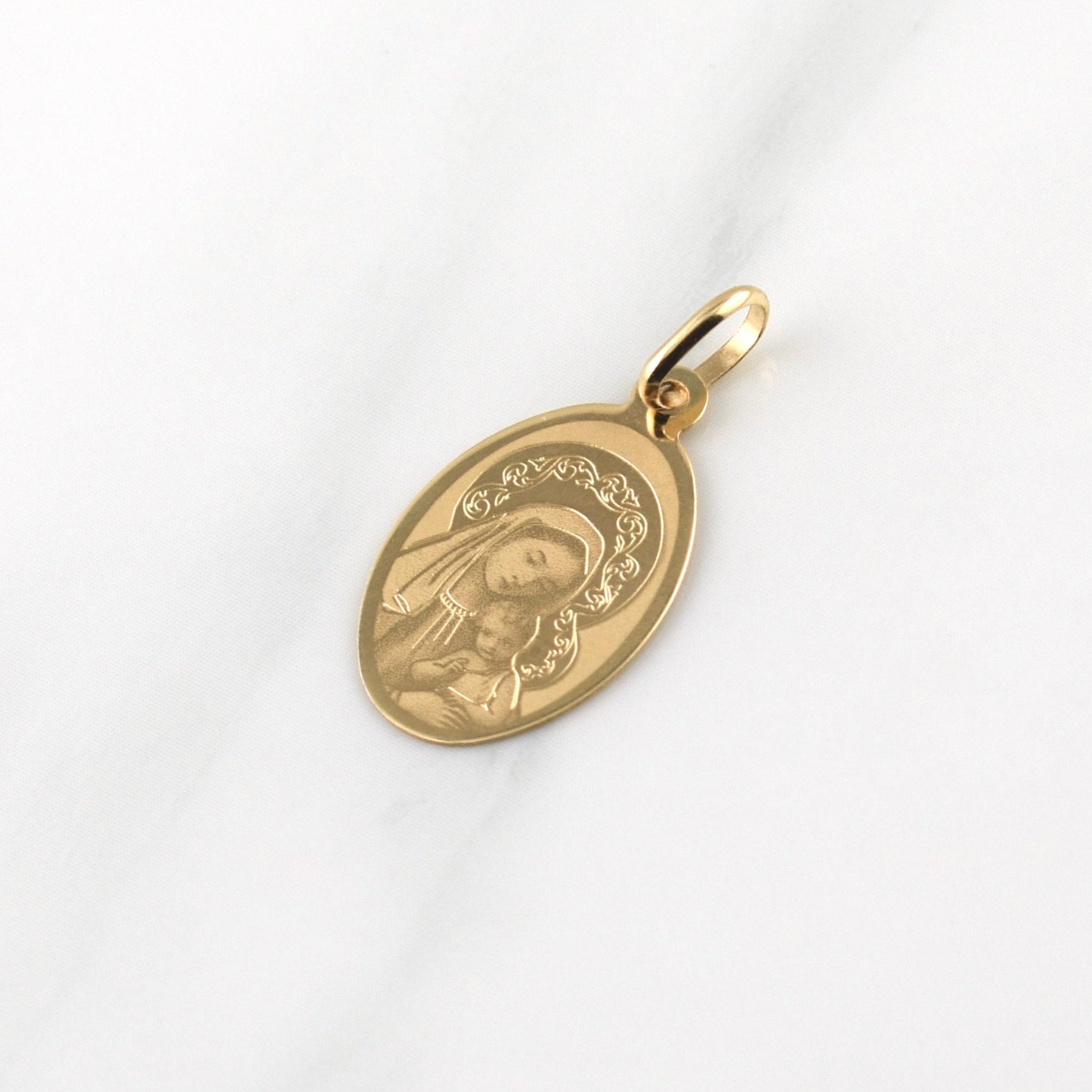 Dije Virgen Del Carmen 0.8gr / 2.3cm / Oro Amarillo +4 18K ©