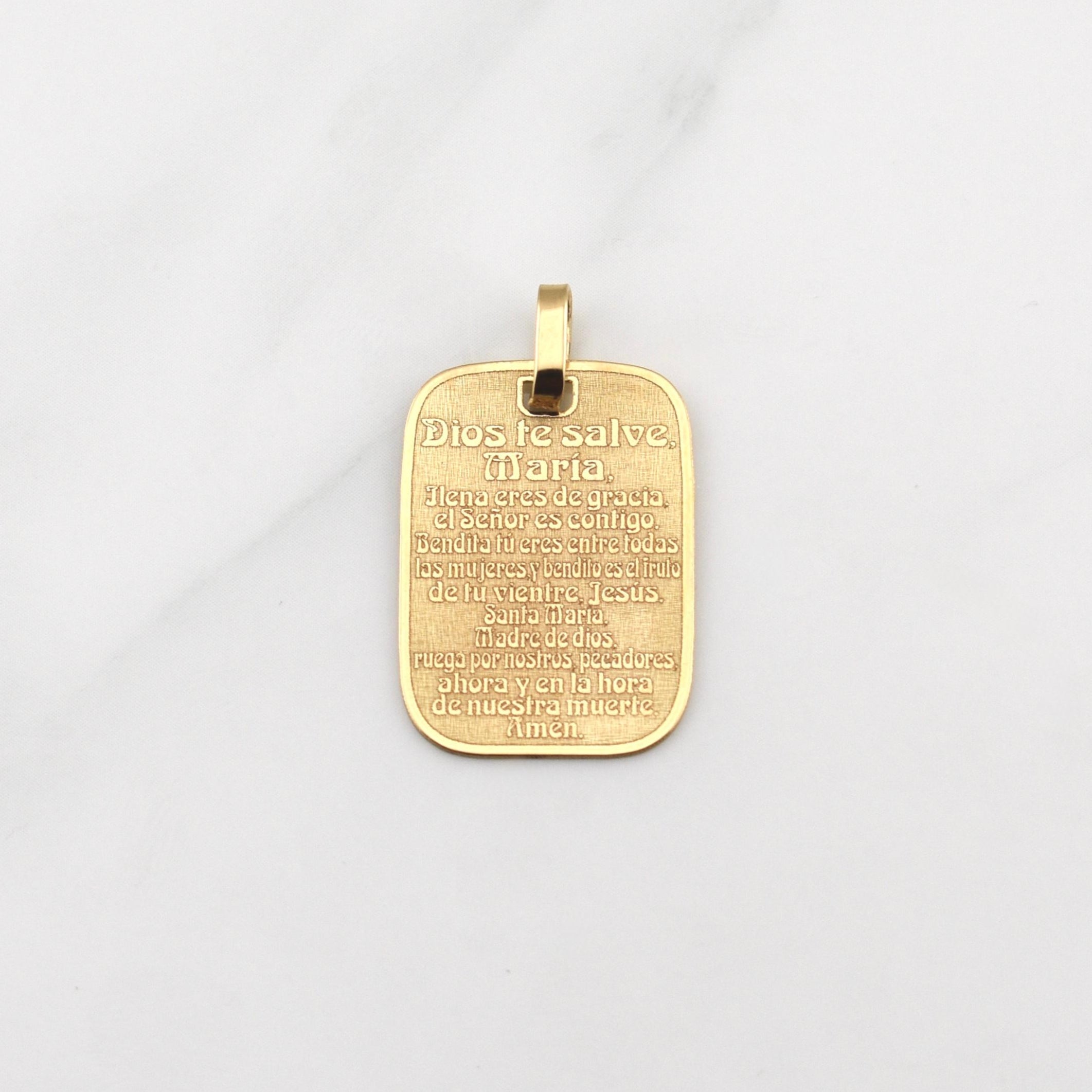 Dije Ave María 2.3gr / 2.8cm / Oro Amarillo +4 18K