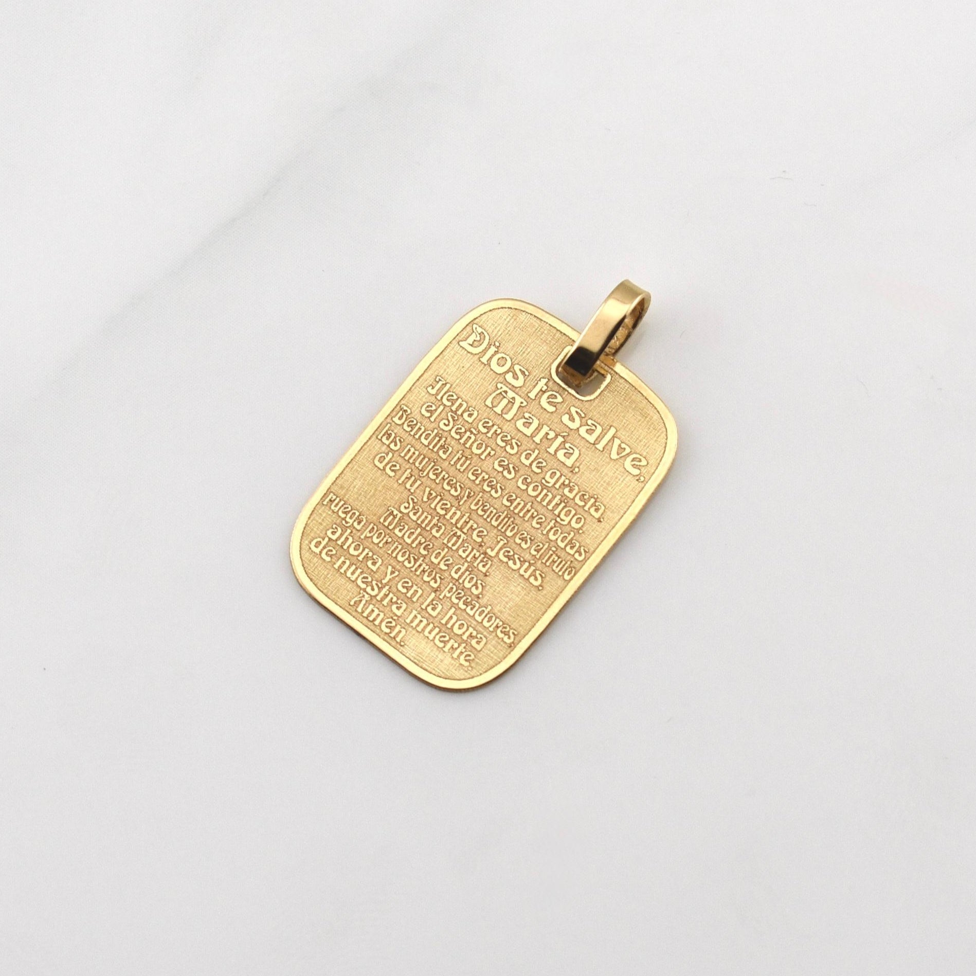 Dije Ave María 2.3gr / 2.8cm / Oro Amarillo +4 18K