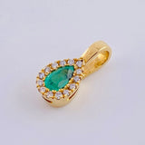 Dije Gota Borde Tupido Esmeraldas 35pts Diamantes 14pts 1.1gr / 1.3cm / Oro Amarillo 18K © (Oferta)