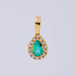 Dije Gota Borde Tupido Esmeraldas 35pts Diamantes 14pts 1.1gr / 1.3cm / Oro Amarillo 18K © (Oferta)