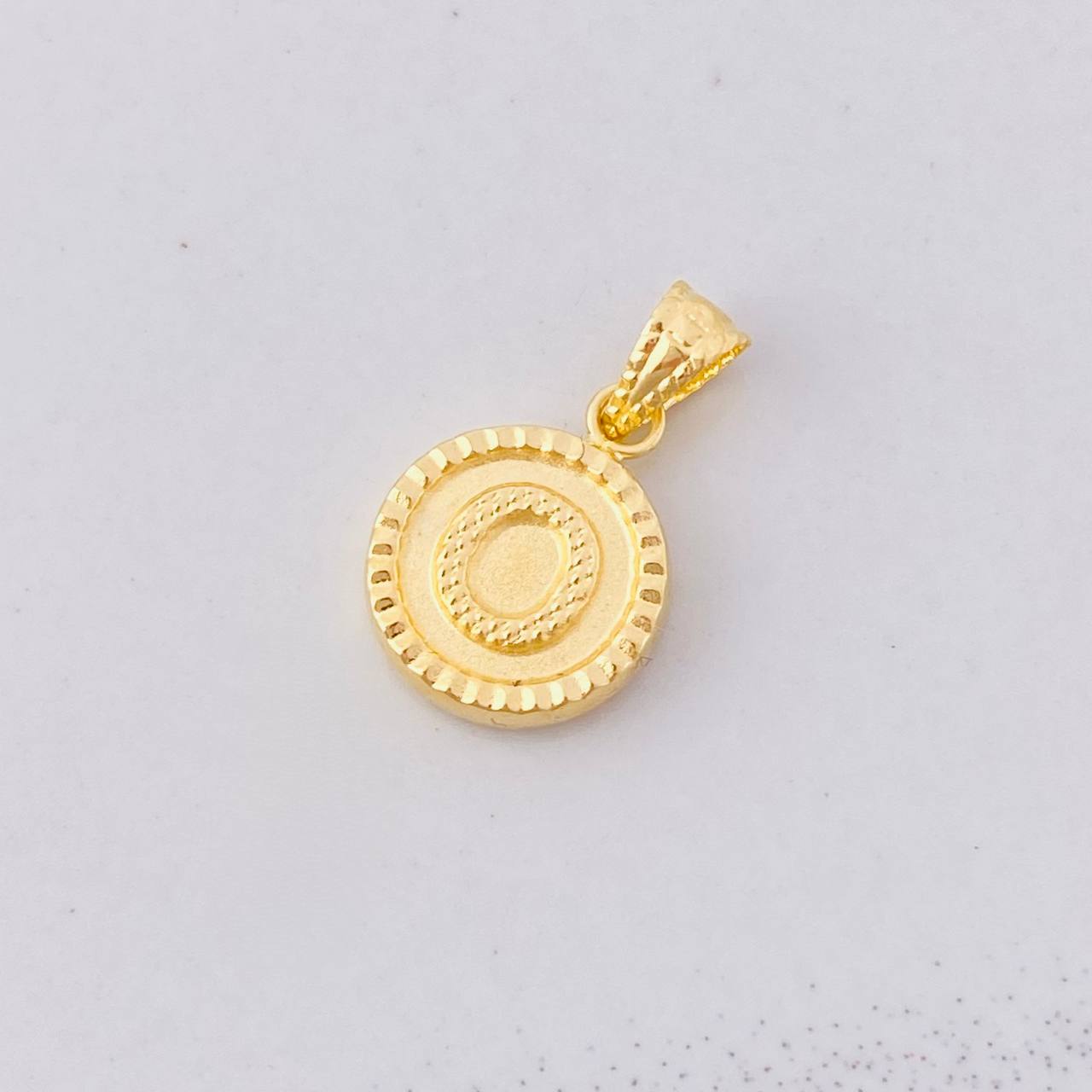Dije Circulo Letra O 0.6g / 1.7cm Oro Amarillo 18K