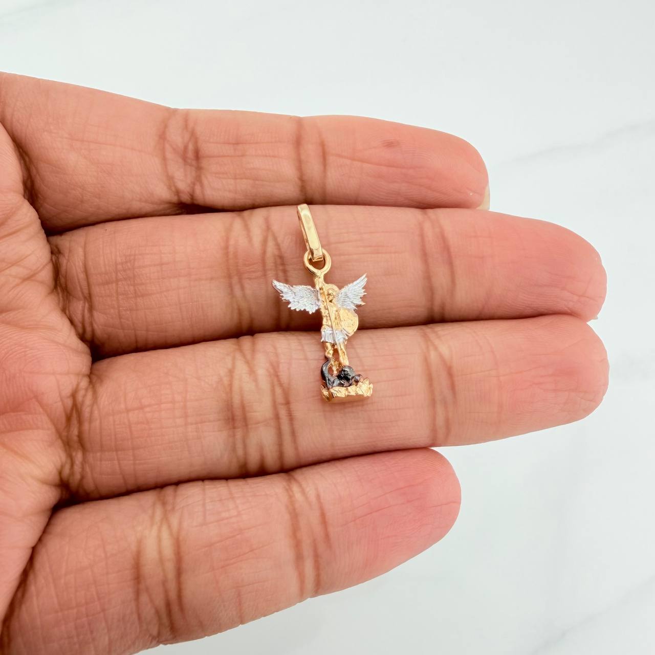 Dije San Miguel Arcangel 1.8 g / 2.8 cm Tres Oros 18K