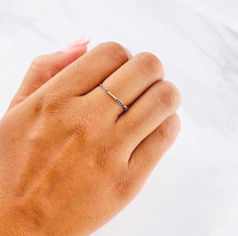 Anillo Bolas Intercalado 0.9g / T7 3/4 Oro Amarillo 18K