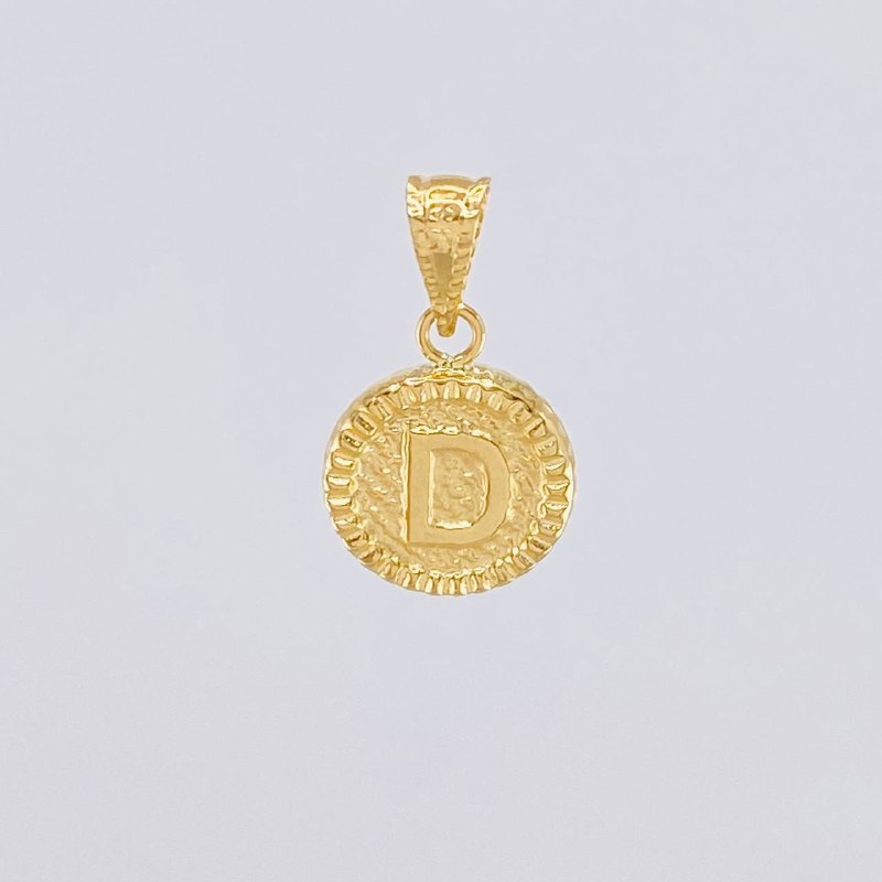 Dije Circulo Letra D 0.6g / 1.7cm Oro Amarillo 18K