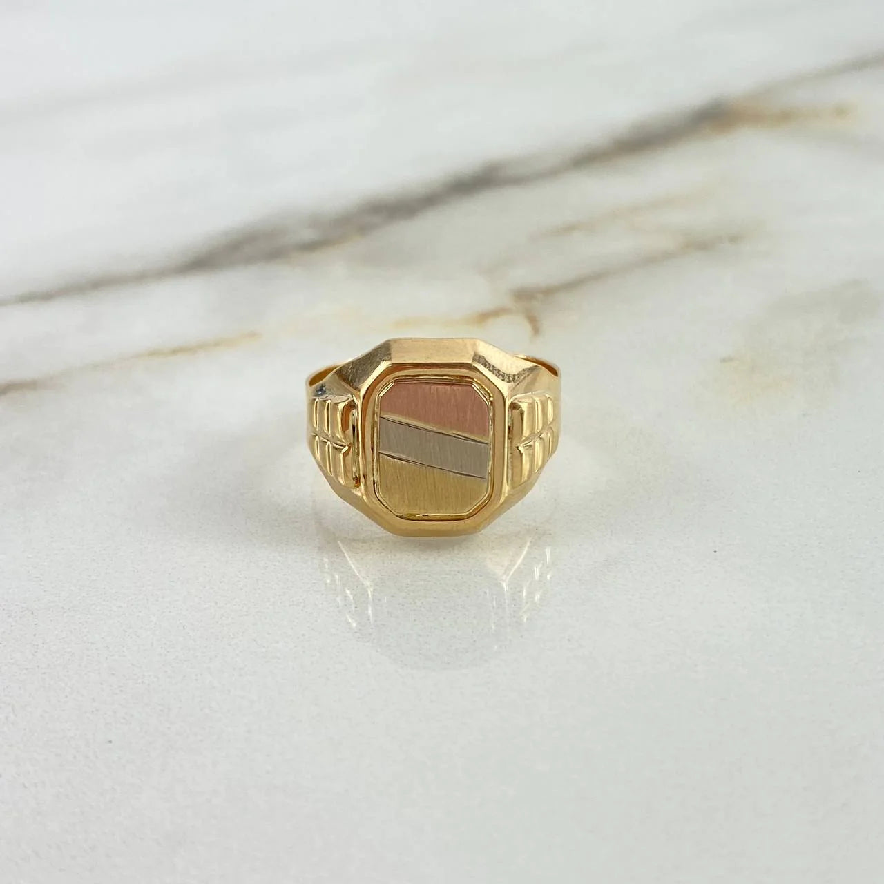Anillo Sello 4.45gr / T9 1/2 / Punteado Tres Oros &