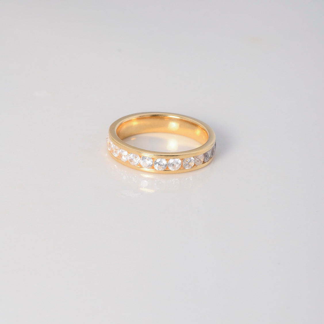 Anillo Argolla Churumbela 4.95gr / T8 / Circones Blancos Oro Amarillo $