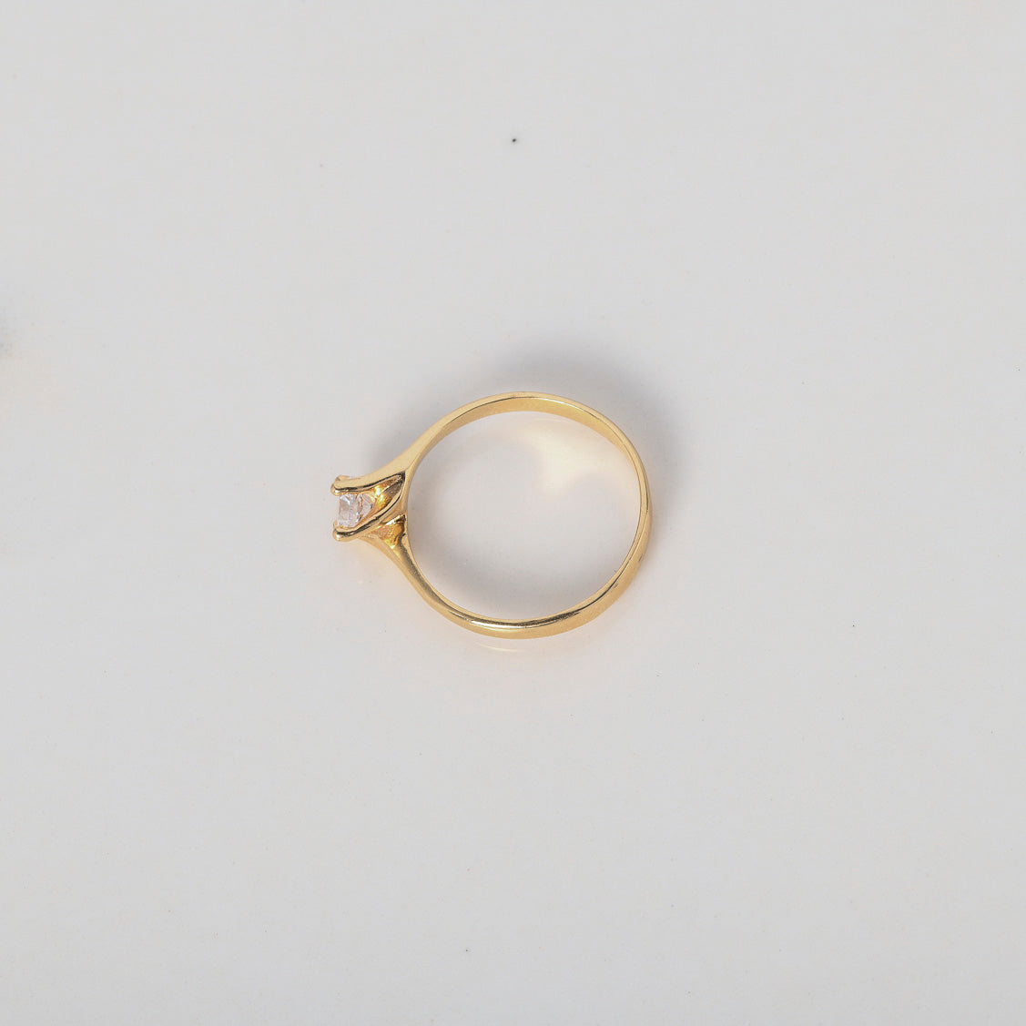 Anillo Linea Invertida 2.15gr / T6 / Solitario Circon Blanco Oro Amarillo $