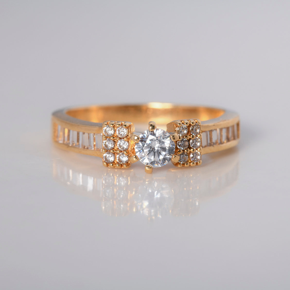 Anillo Solitario Puente 3.3gr / T6 / Circones Blancos Oro Amarillo $