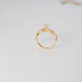 Anillo Solitario Churumbela 2.35gr / T6 1/4 / Circones Blancos Oro Amarillo $