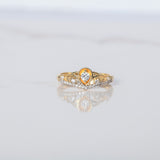 Anillo Tiara Gota Invertida 2.25gr / T6 1/2 / Circones Blancos Dos Oros Amarillo Blanco $