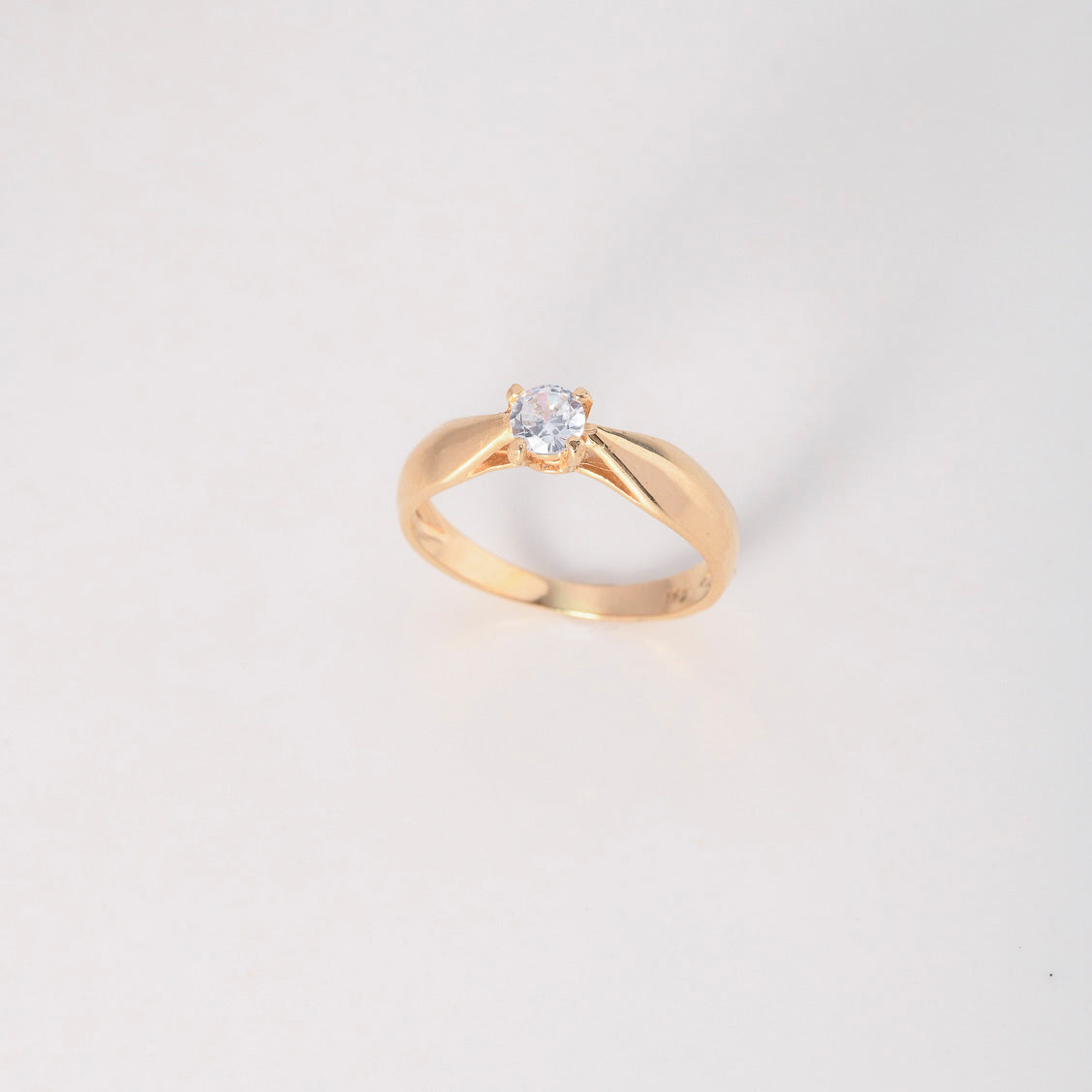 Anillo Solitario Arco 2.3gr / T5 3/4 / Circon Blanco Oro Amarillo $