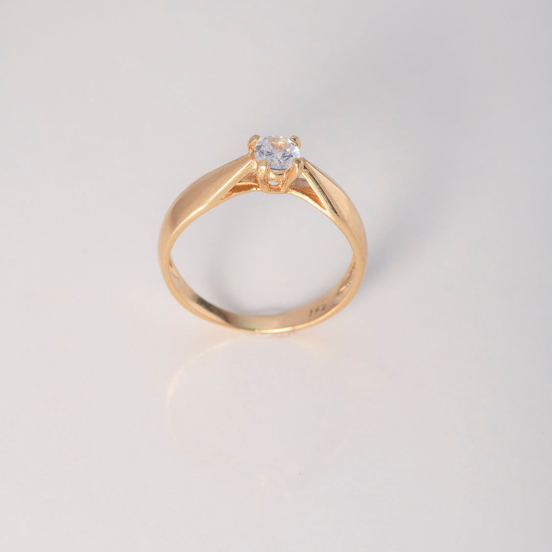 Anillo Solitario Arco 2.3gr / T5 3/4 / Circon Blanco Oro Amarillo $