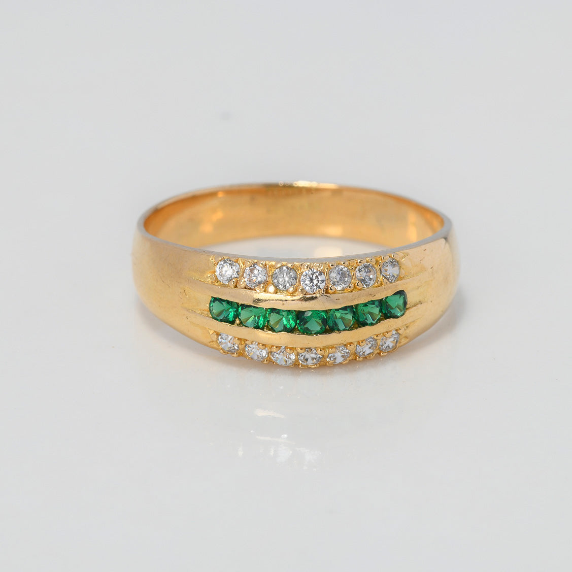 Anillo Rustico 3.4gr / T8 1/2 / Circones Blancos Verdes Oro Amarillo $
