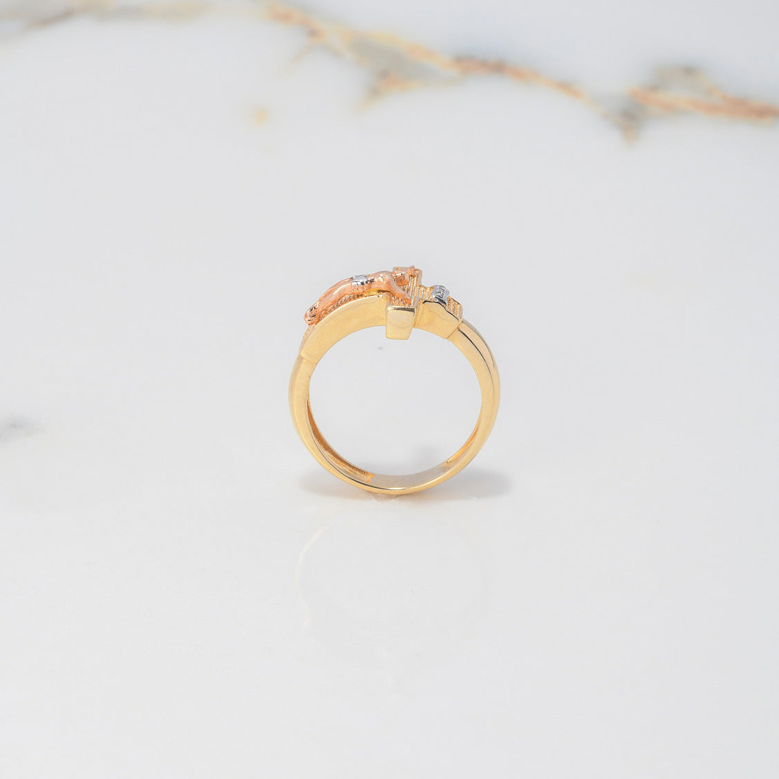 Anillo Cruz Cristo 5.05gr / T7 1/4 / Tres Oros $