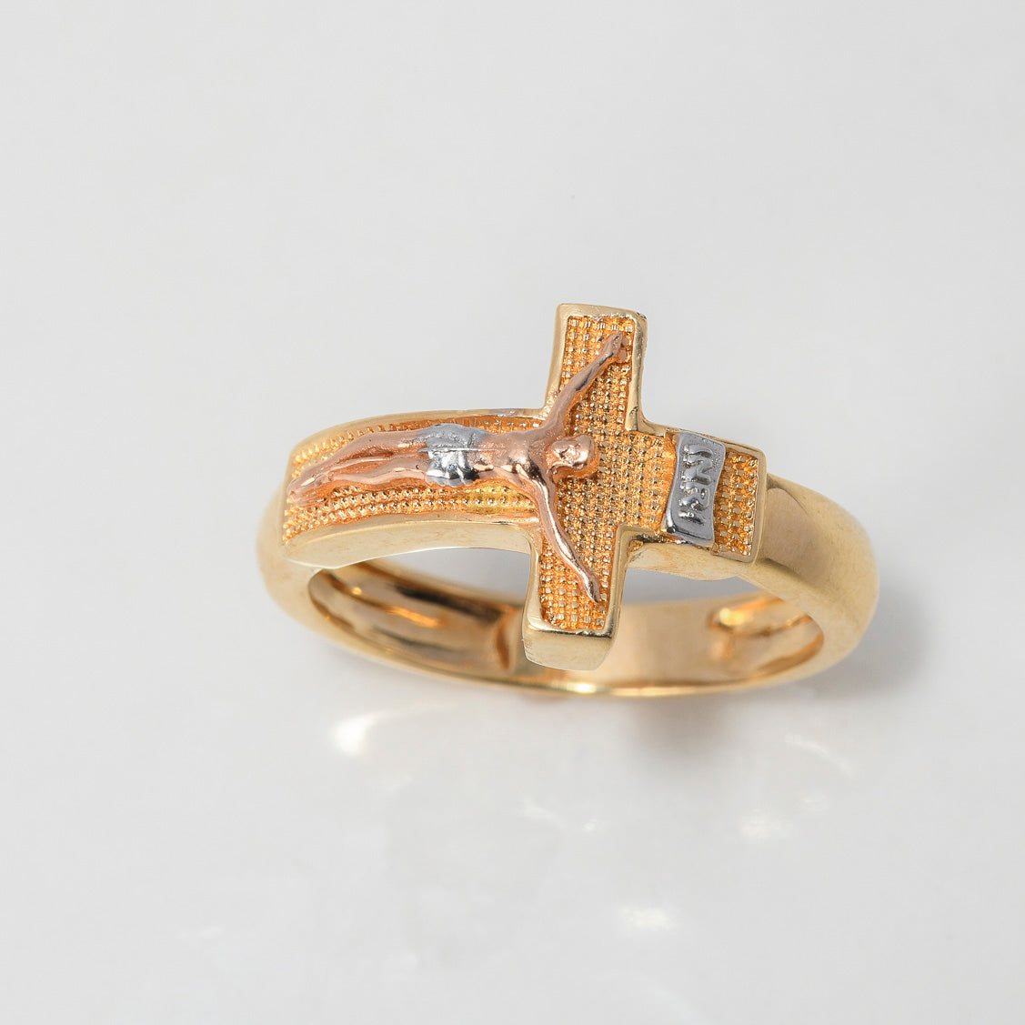 Anillo Cruz Cristo 5.05gr / T7 1/4 / Tres Oros $