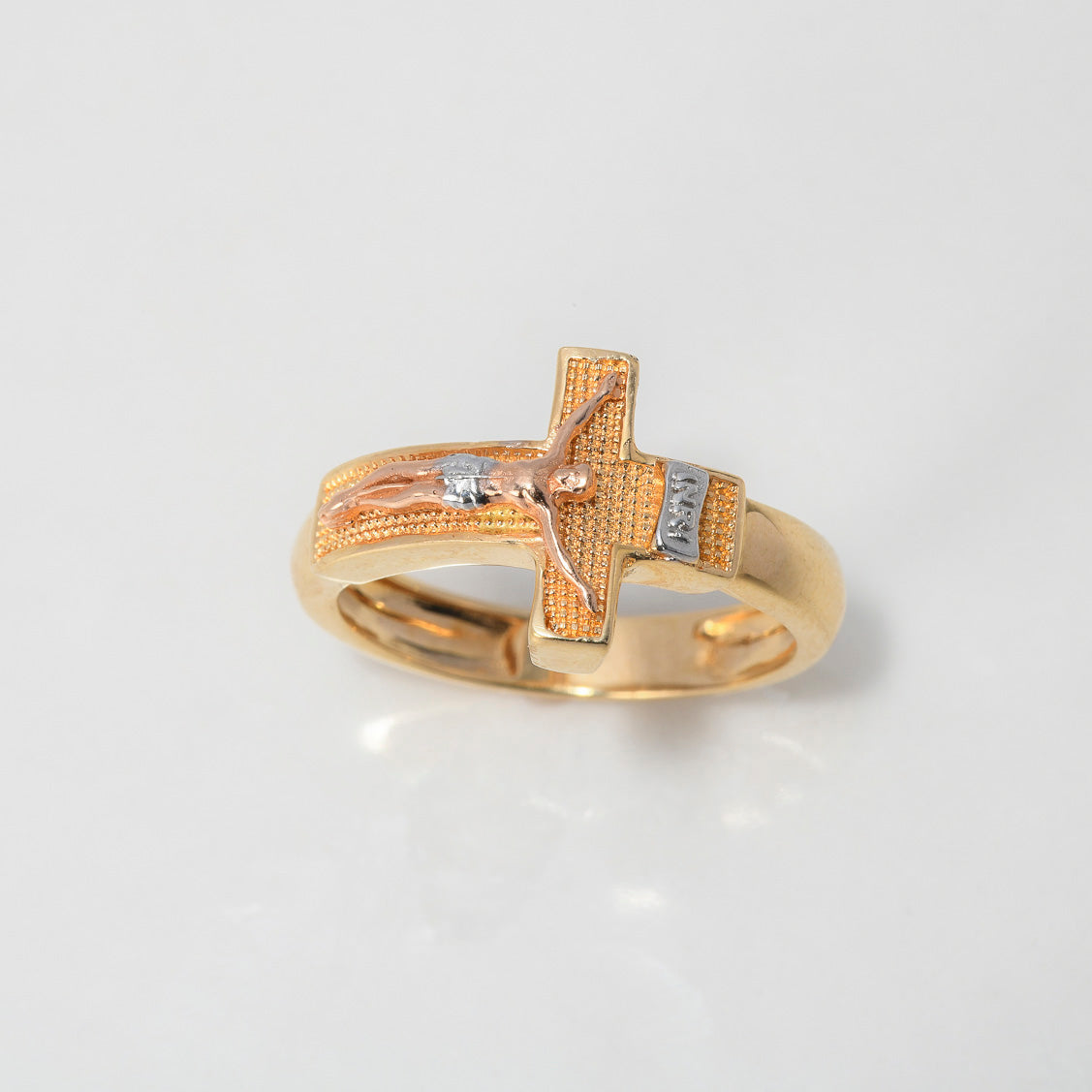 Anillo Cruz Cristo 5.05gr / T7 1/4 / Tres Oros $