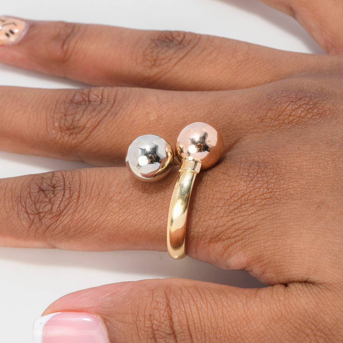 Anillo Tu y Yo 2.8gr / T10 / 10mm Bolas Tres Oros $
