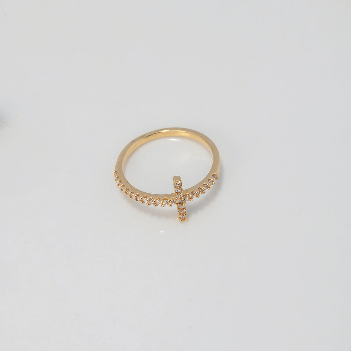Anillo Cruz 2.1gr / T7 / Circones Blancos Oro Amarillo $