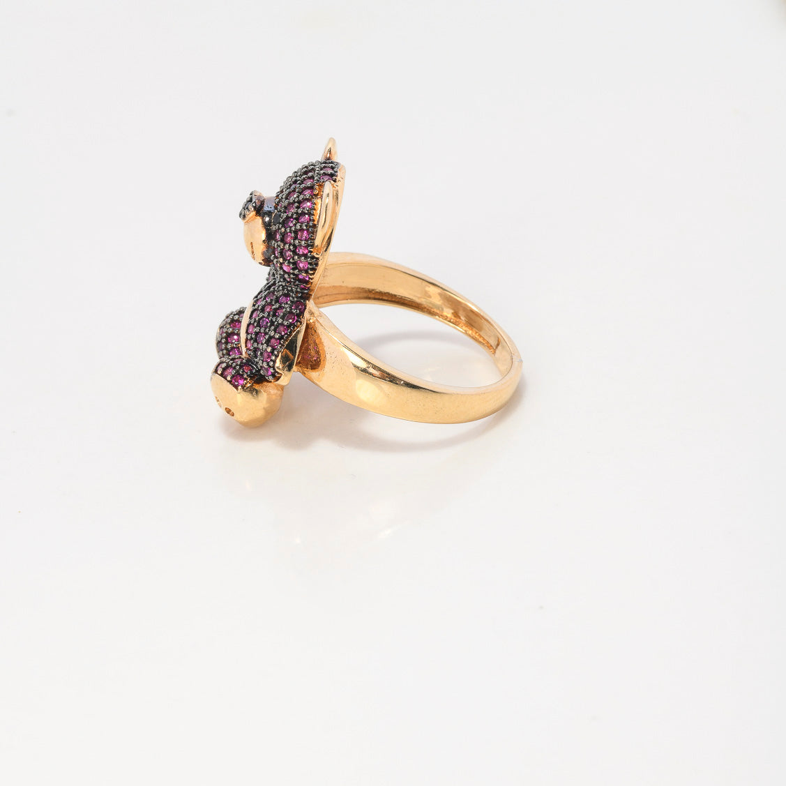 Anillo Oso 8.1gr / T7 1/4 / Circones Fucsias Negros Oro Amarillo $