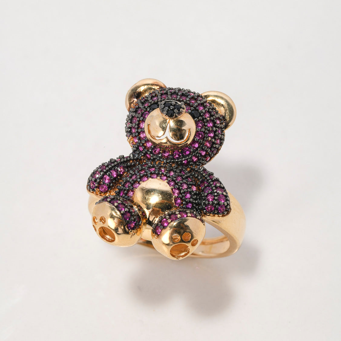 Anillo Oso 8.1gr / T7 1/4 / Circones Fucsias Negros Oro Amarillo $
