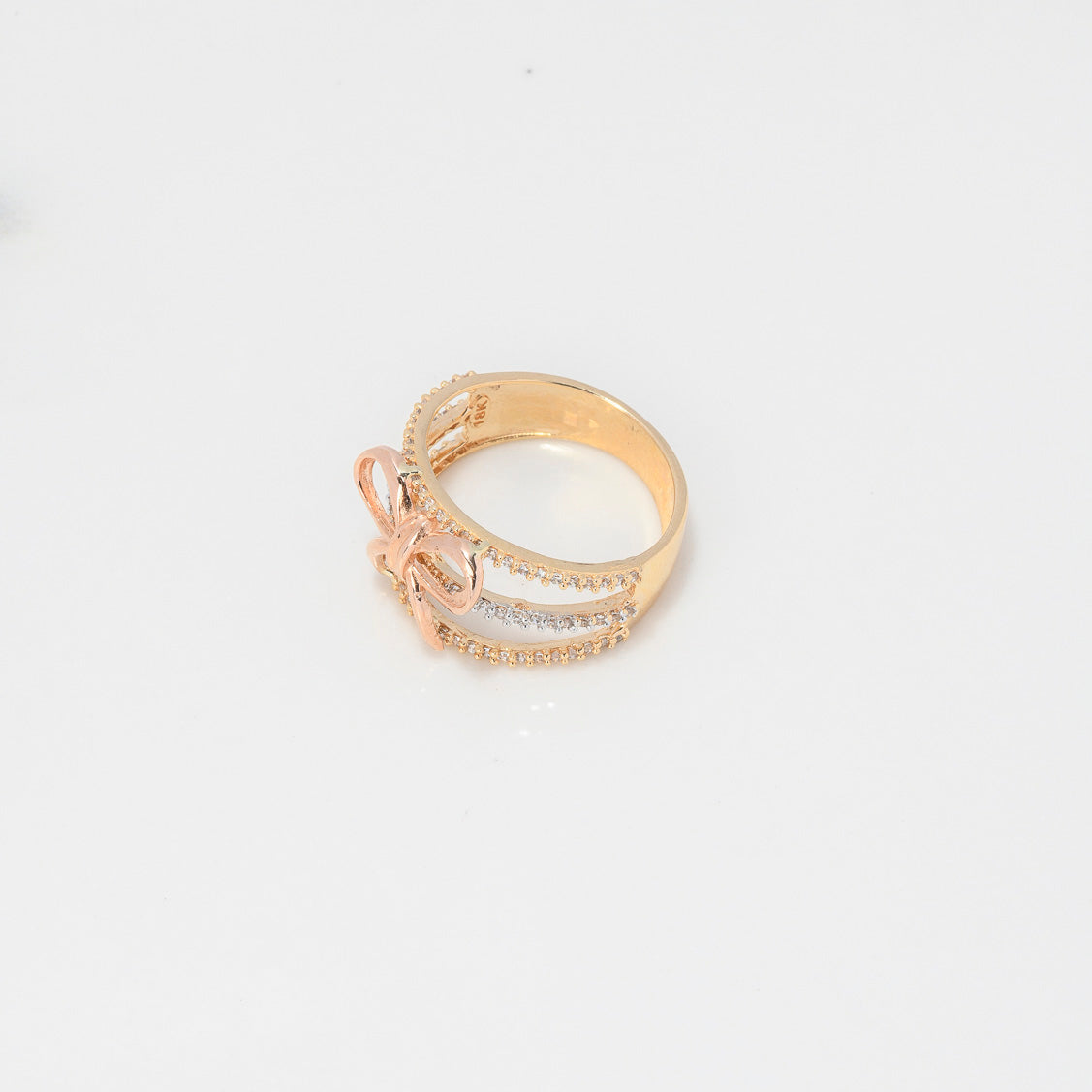 Anillo Lineas Moño 4.7gr / T7 1/4 / Circones Blancos Tres Oros $