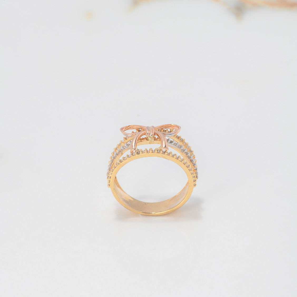 Anillo Lineas Moño 4.7gr / T7 1/4 / Circones Blancos Tres Oros $