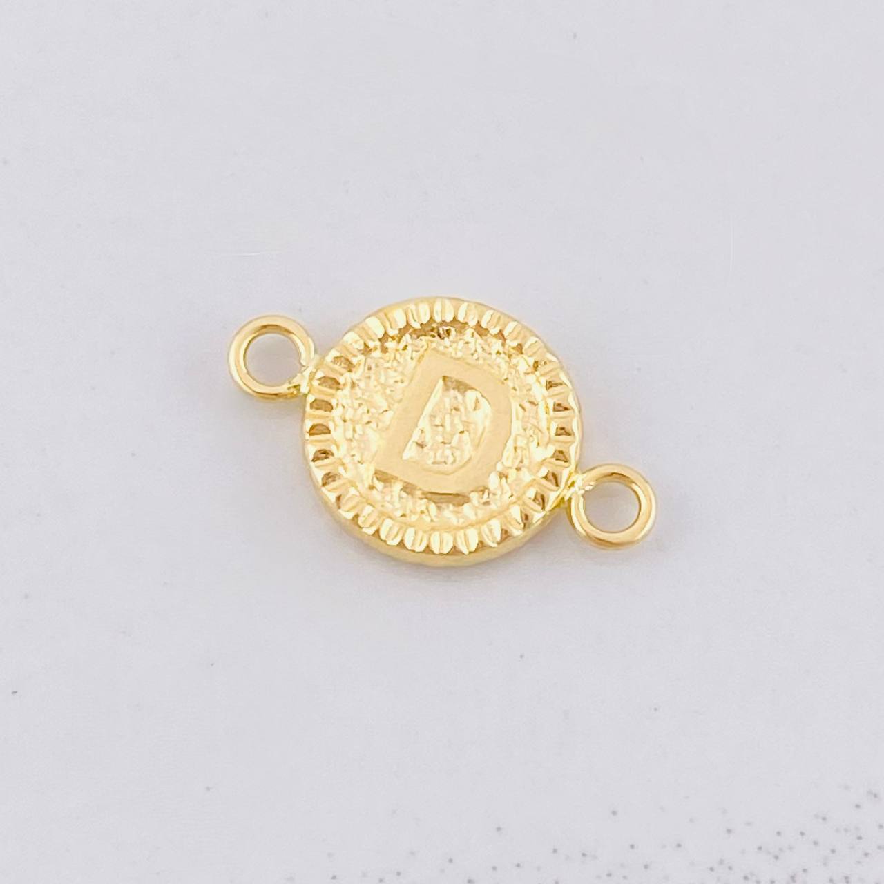 Herraje Circulo Letra D 0.55g / 1.7cm Oro Amarillo 18K