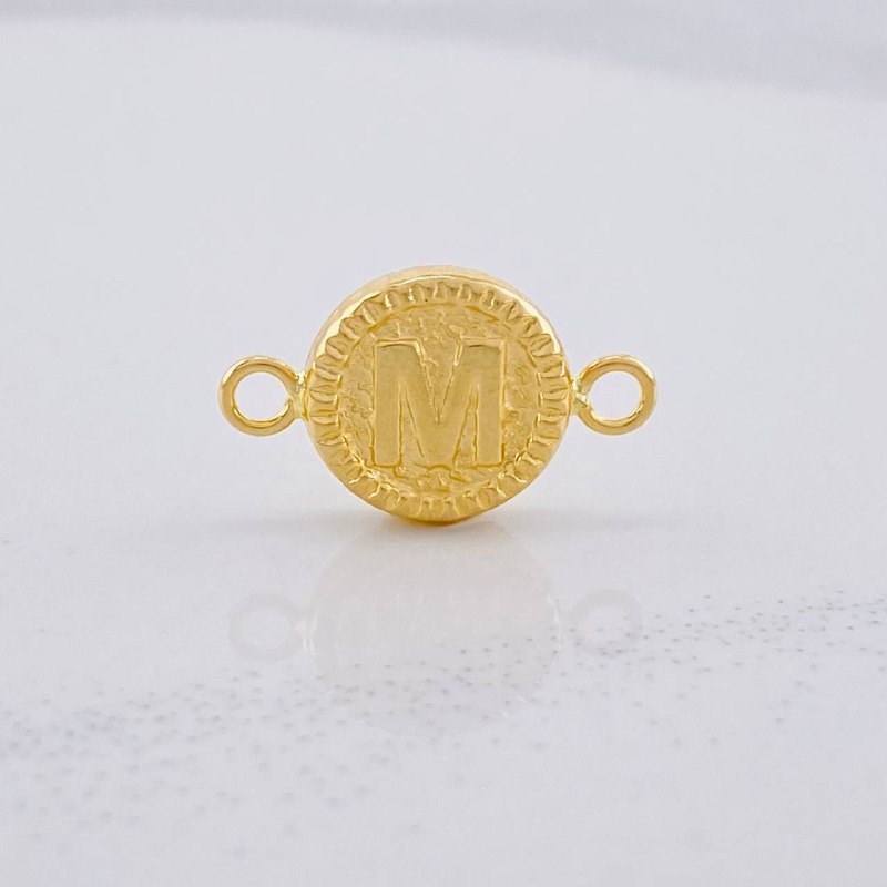 Herraje Circulo Letra M 0.55g / 1.7cm Oro Amarillo 18K