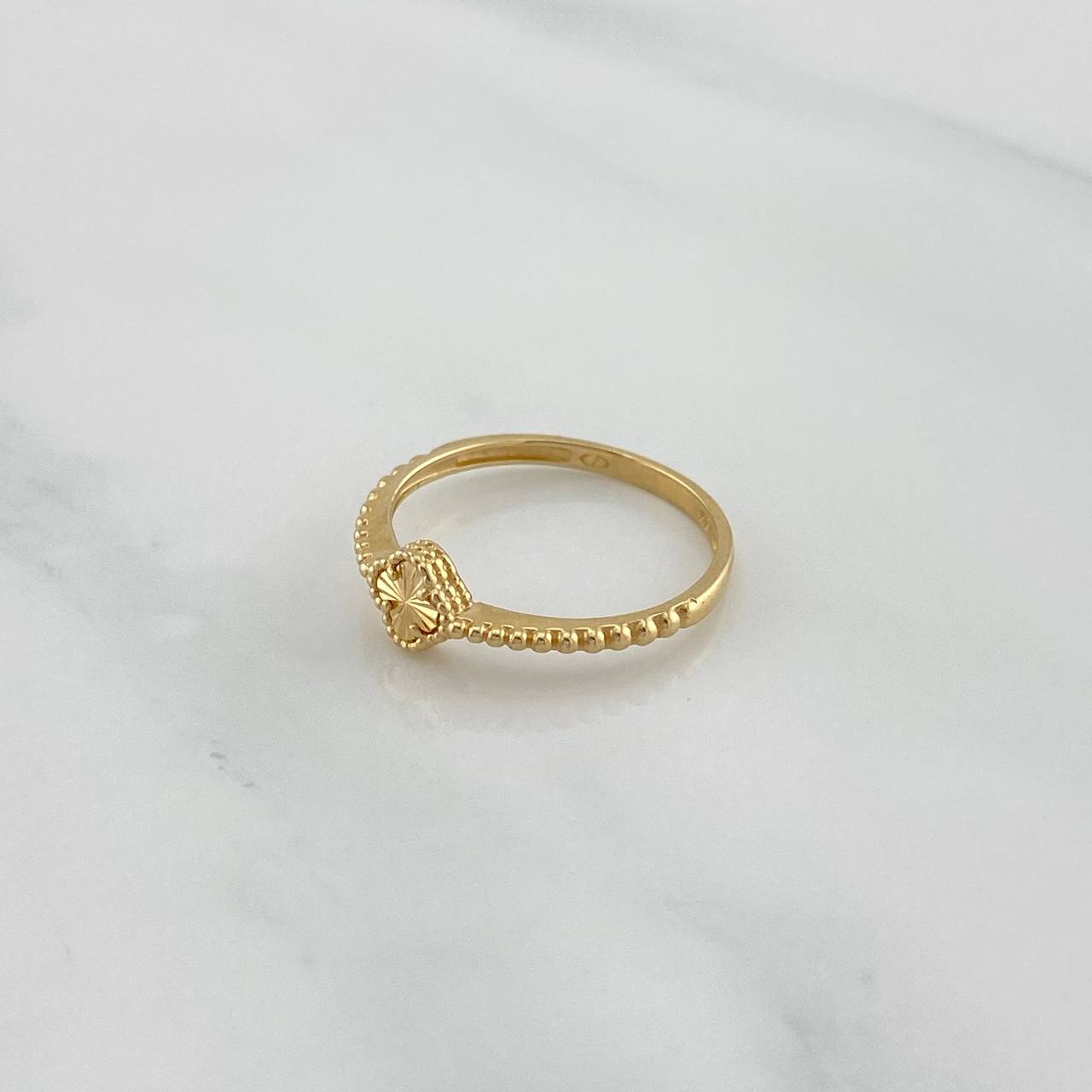 Anillo Trebol 1.6 g / T6 3/4 Oro Amarillo 18K