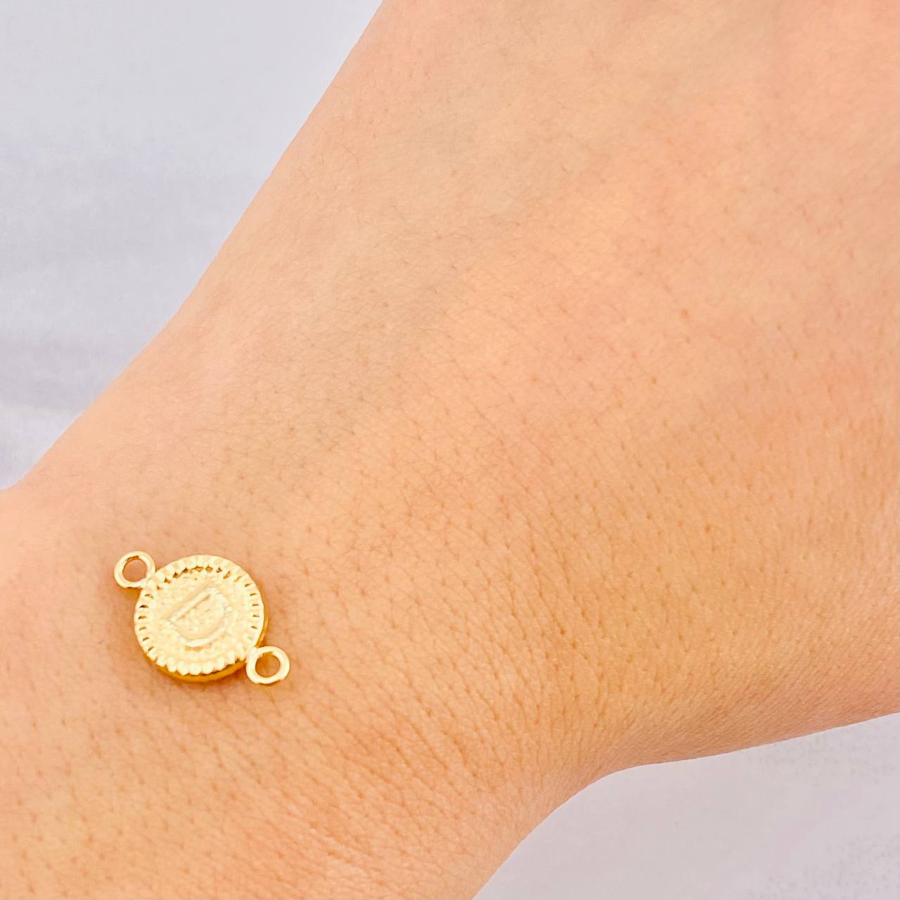 Herraje Circulo Letra D 0.55g / 1.7cm Oro Amarillo 18K