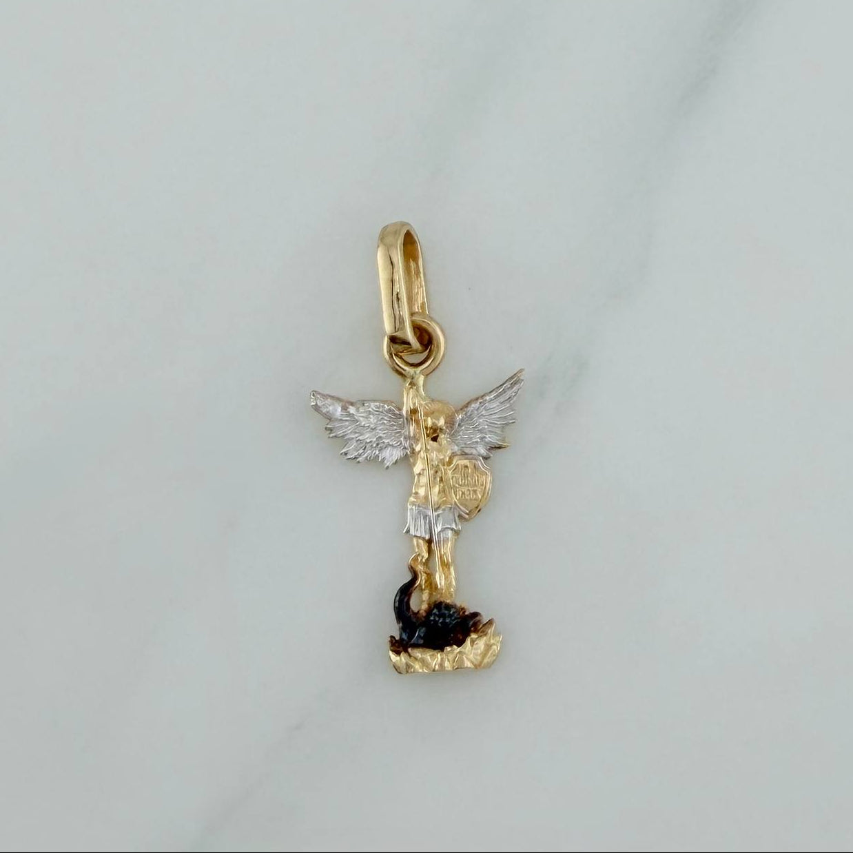 Dije San Miguel Arcangel 1.8 g / 2.8 cm Tres Oros 18K