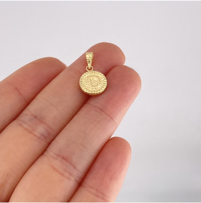 Dije Circulo Letra D 0.55g / 1.8cm Oro Amarillo 18K