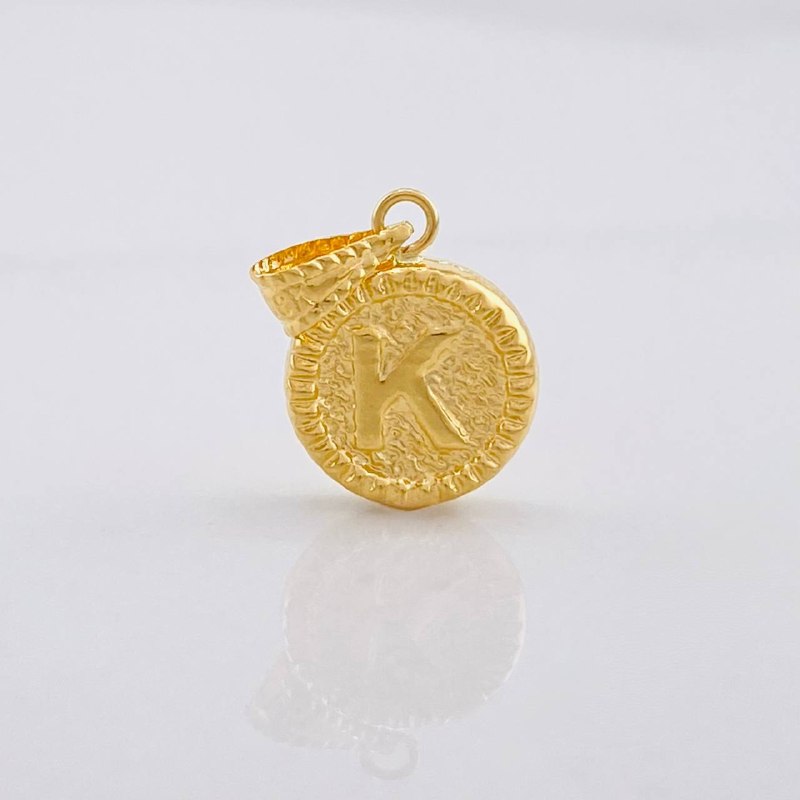 Dije Circulo Letra K 0.6g / 1.7cm Oro Amarillo 18K