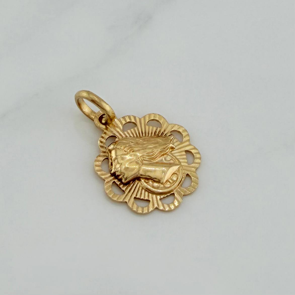 Dije Lady Justicia 1.8 g / 2.3 cm Oro Amarillo 18K