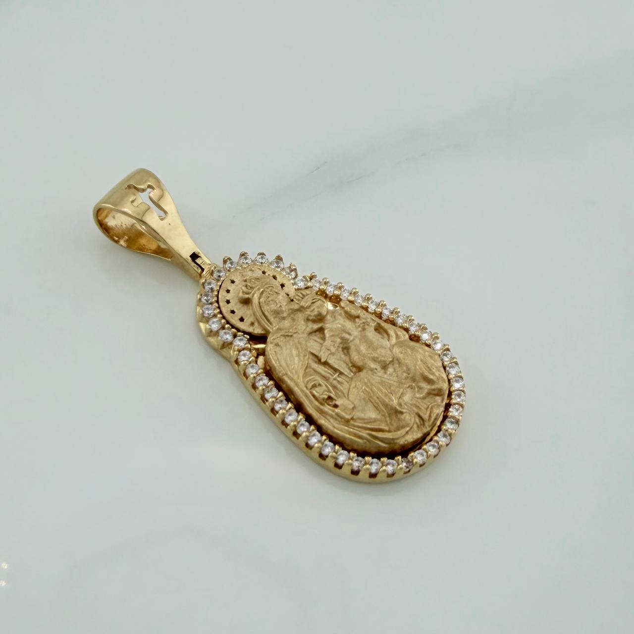 Dije Virgen Del Carmen 5.6 g / 3.2 cm Oro Amarillo 18K