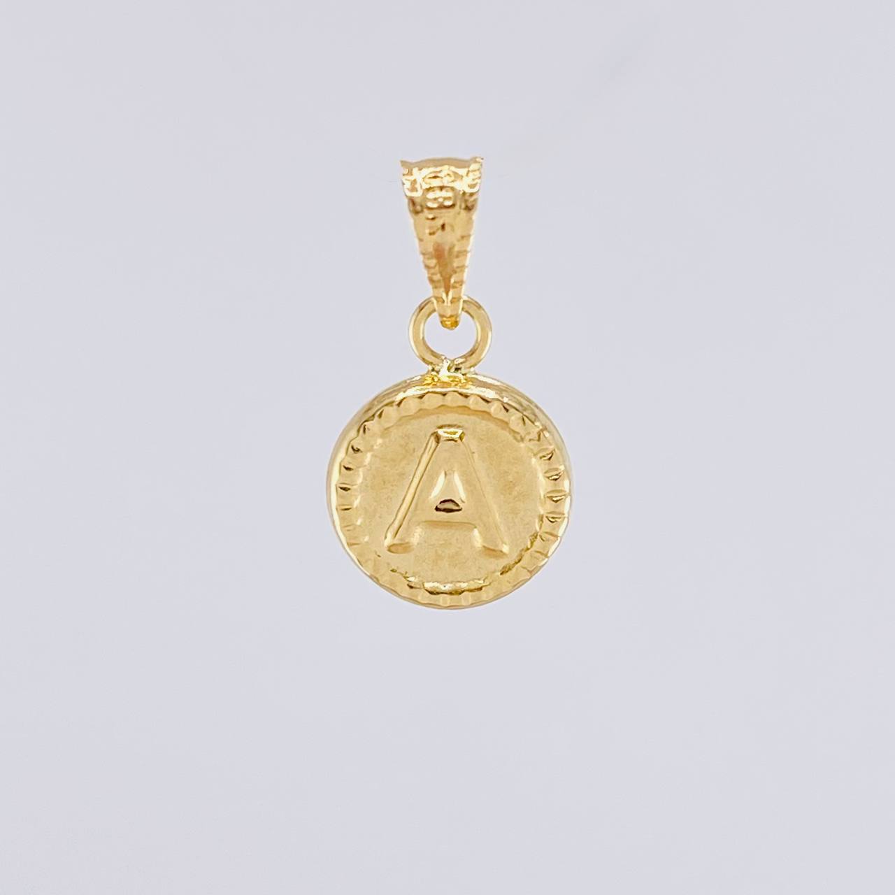 Dije Circulo Letra A 0.4g / 1.5cm Oro Amarillo 18K