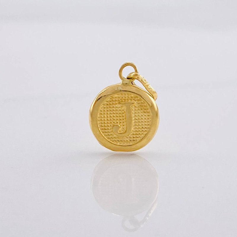 Dije Circulo Letra J 0.35g / 1.6cm Oro Amarillo 18K