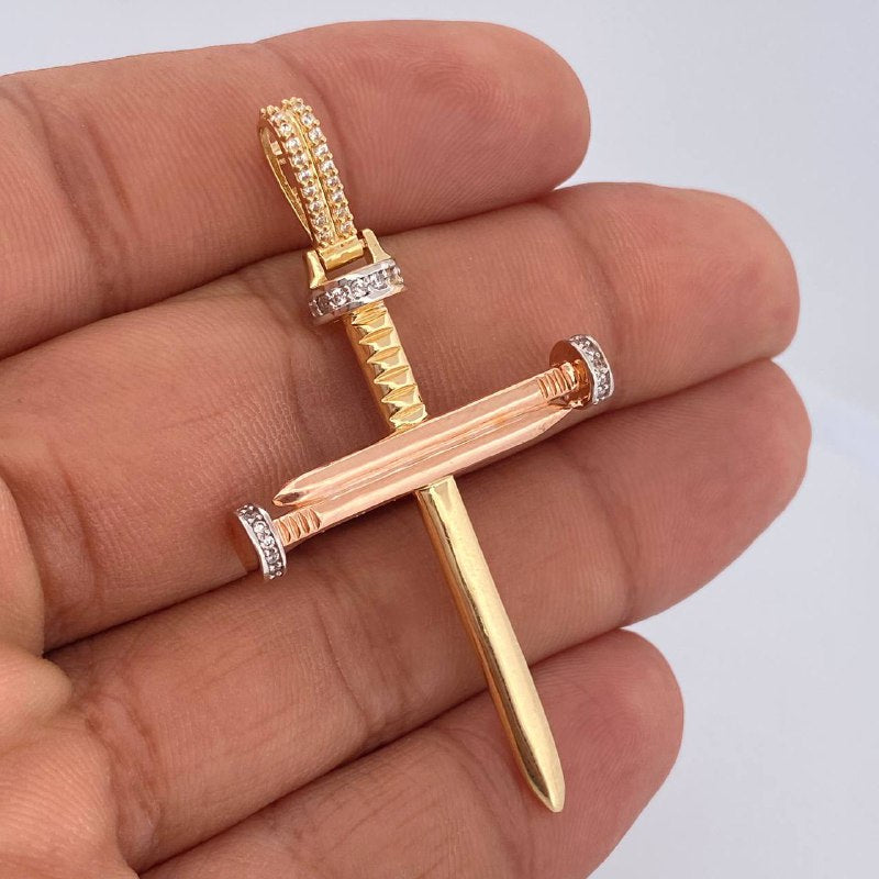 Dije Cruz Clavo 6.25gr / 5.8cm / Tres Oros 18K $